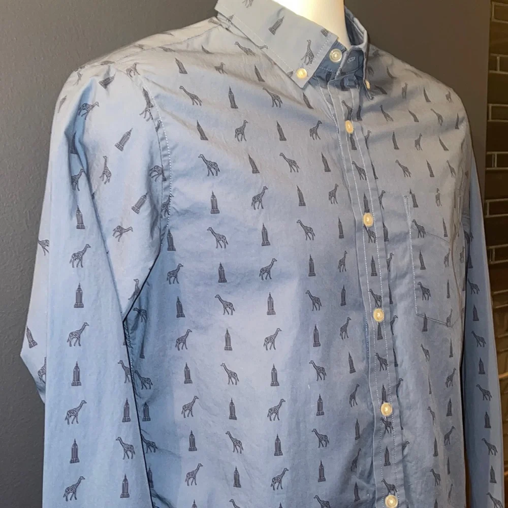 BANANA REPUBLIC Button Down Shirt. Size Small